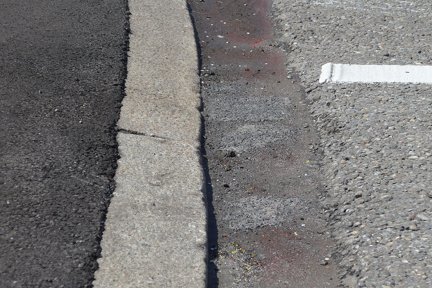 Radvorrangroute Holperkante UlmerStr Auffahrt auf Rad-/Gehweg